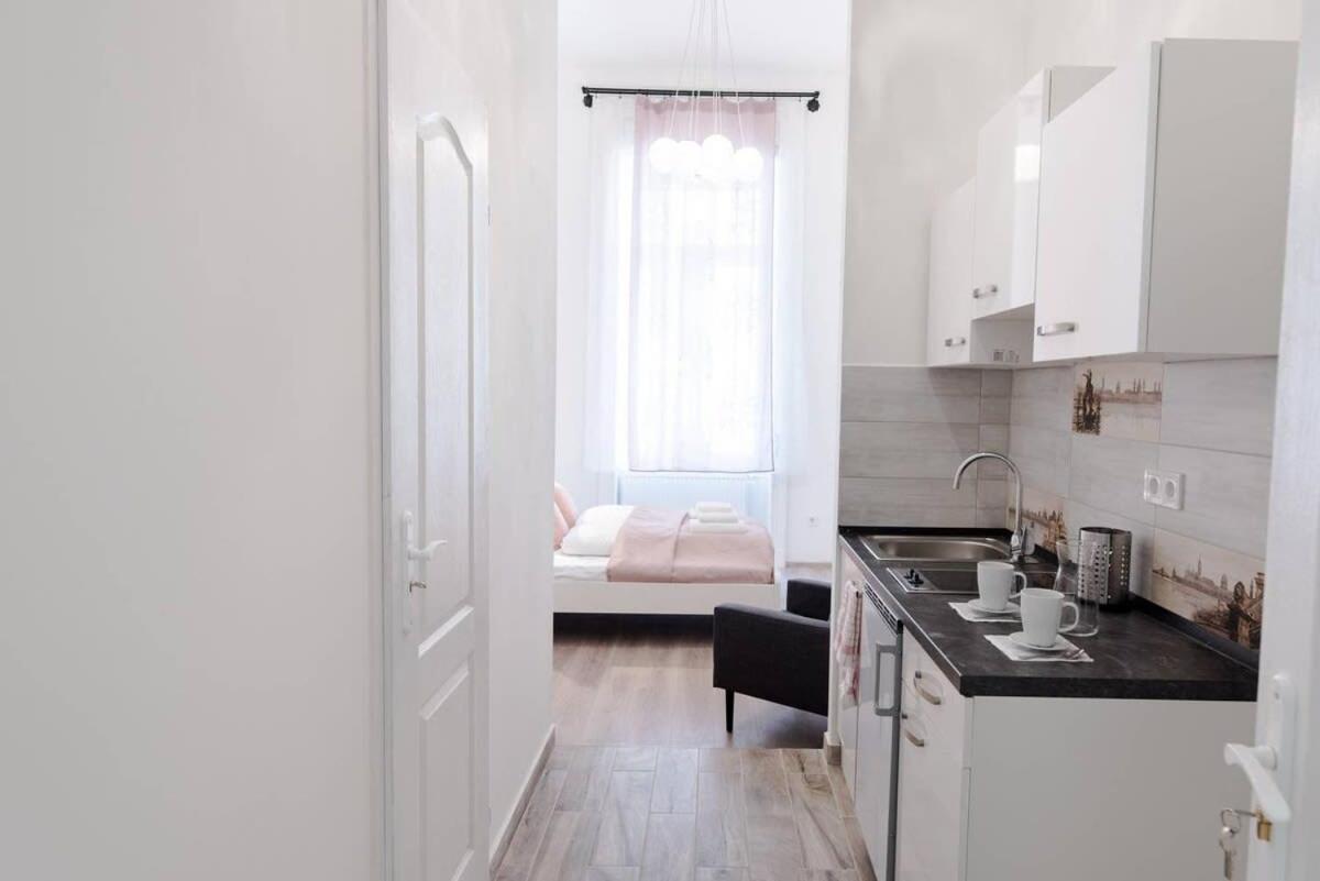Brand New With Aircon In The Center