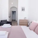 Brand New Studio With Aircon In The Center